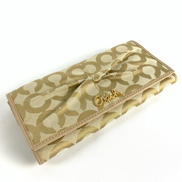 Authentic COACH   No.42460
✨ Parker OP Art Slim Envelope ✨ Light Khaki - Picture 2 of 12